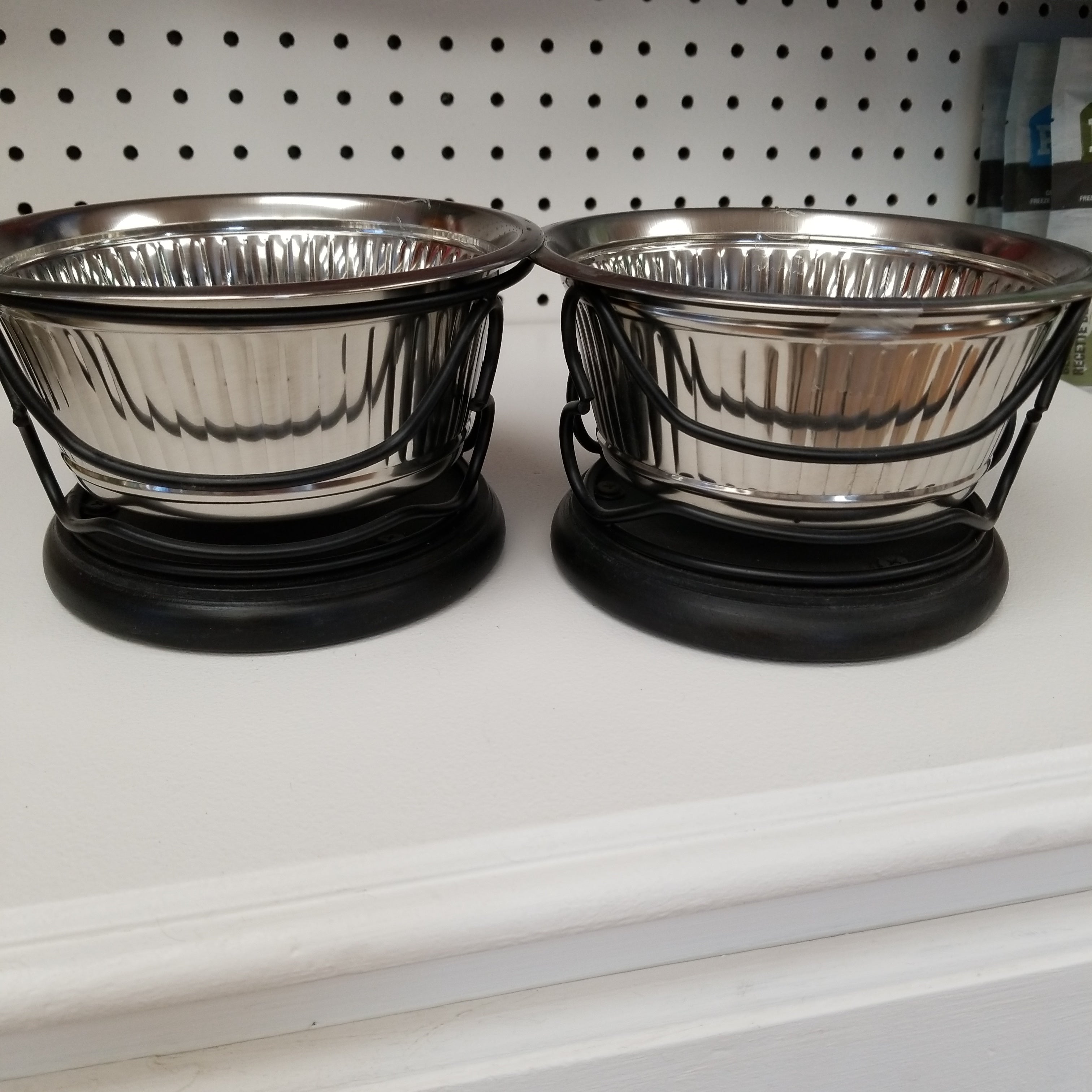 Petrageous Samoa Fluted Steel in Wooden Stand Dog Dish, 1 Quart Capacity (Set of 2)