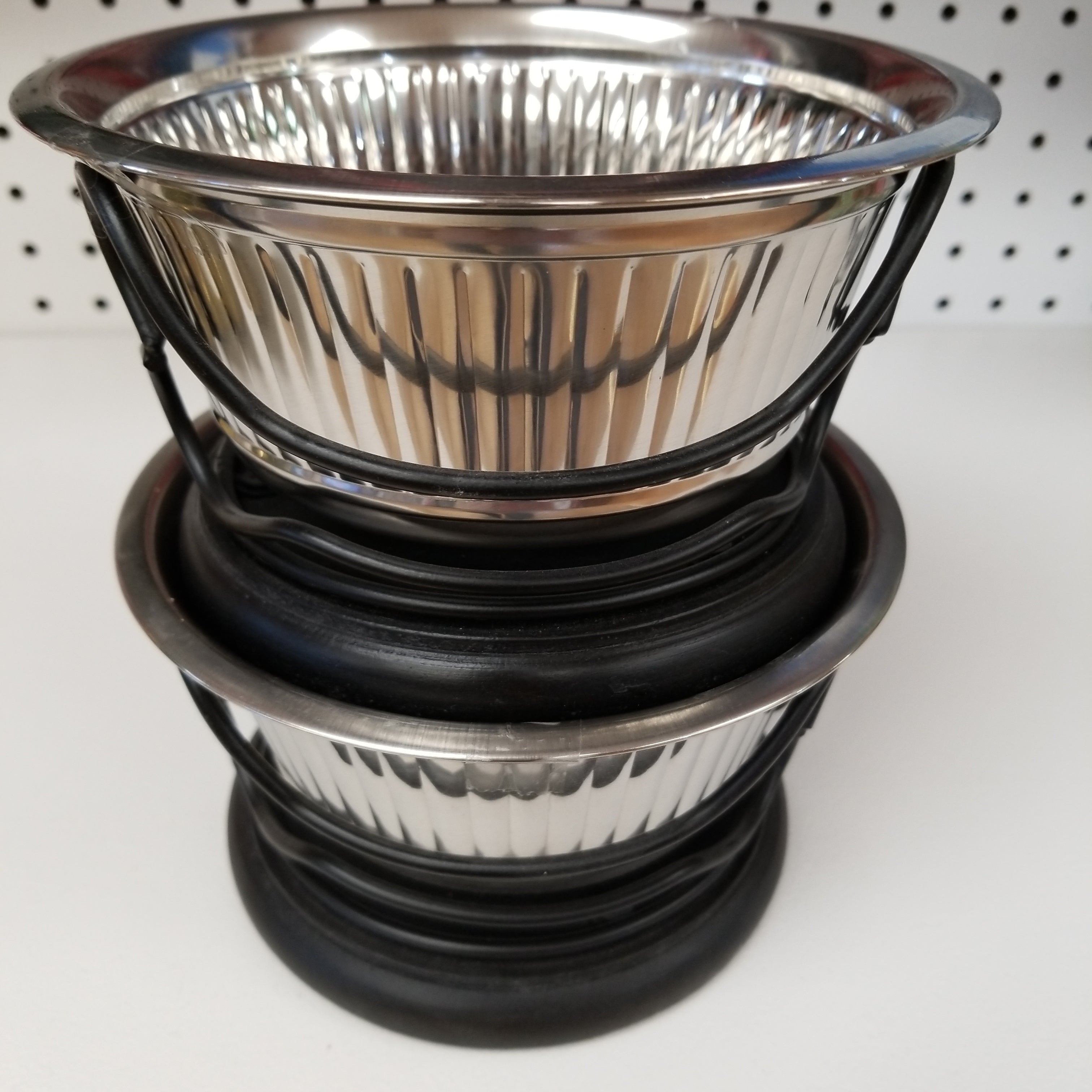 Petrageous Samoa Fluted Steel in Wooden Stand Dog Dish, 1 Quart Capacity (Set of 2)