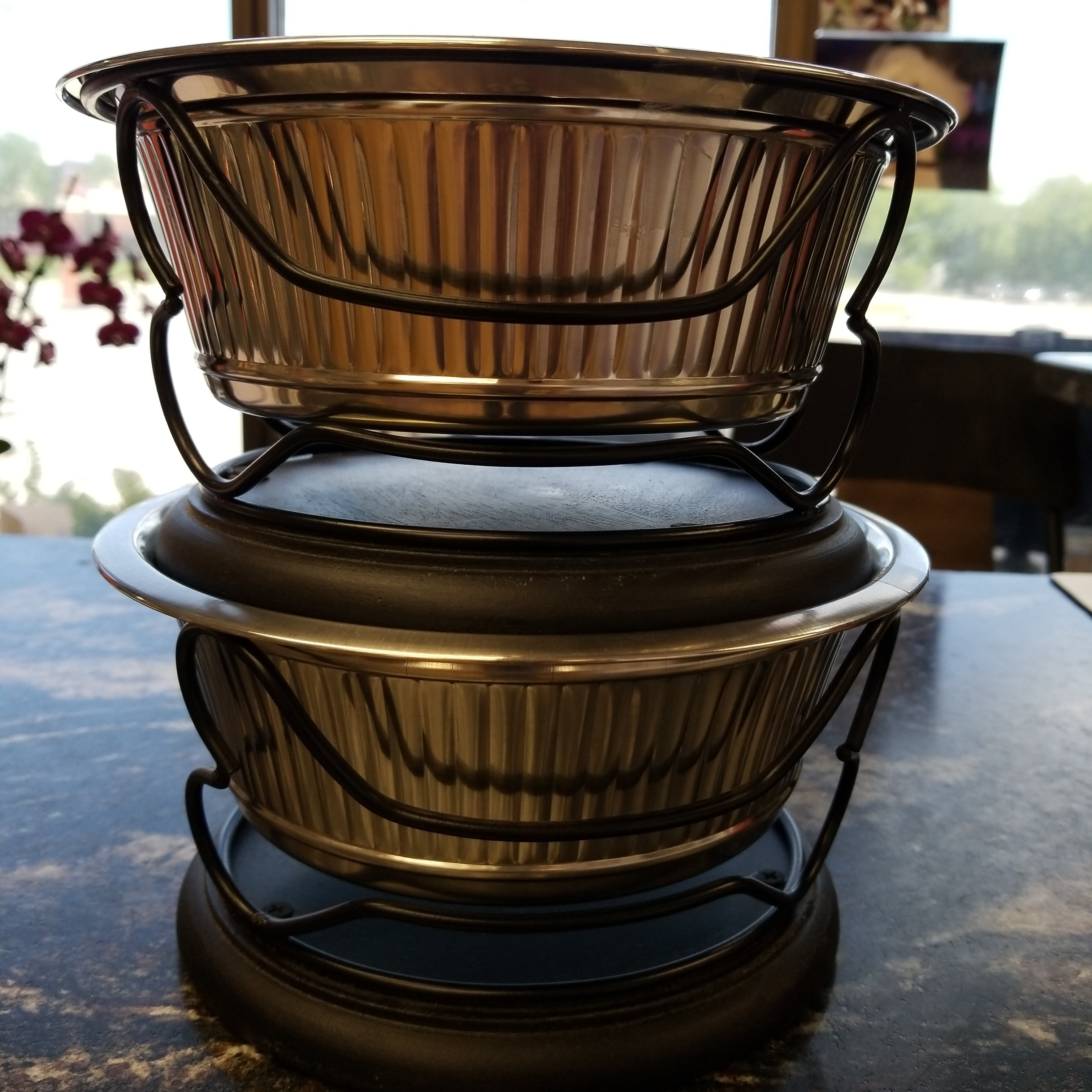 Petrageous Samoa Fluted Steel Bowls in Wooden Stands, 2 Quart Capacity, Black (Set of 2)
