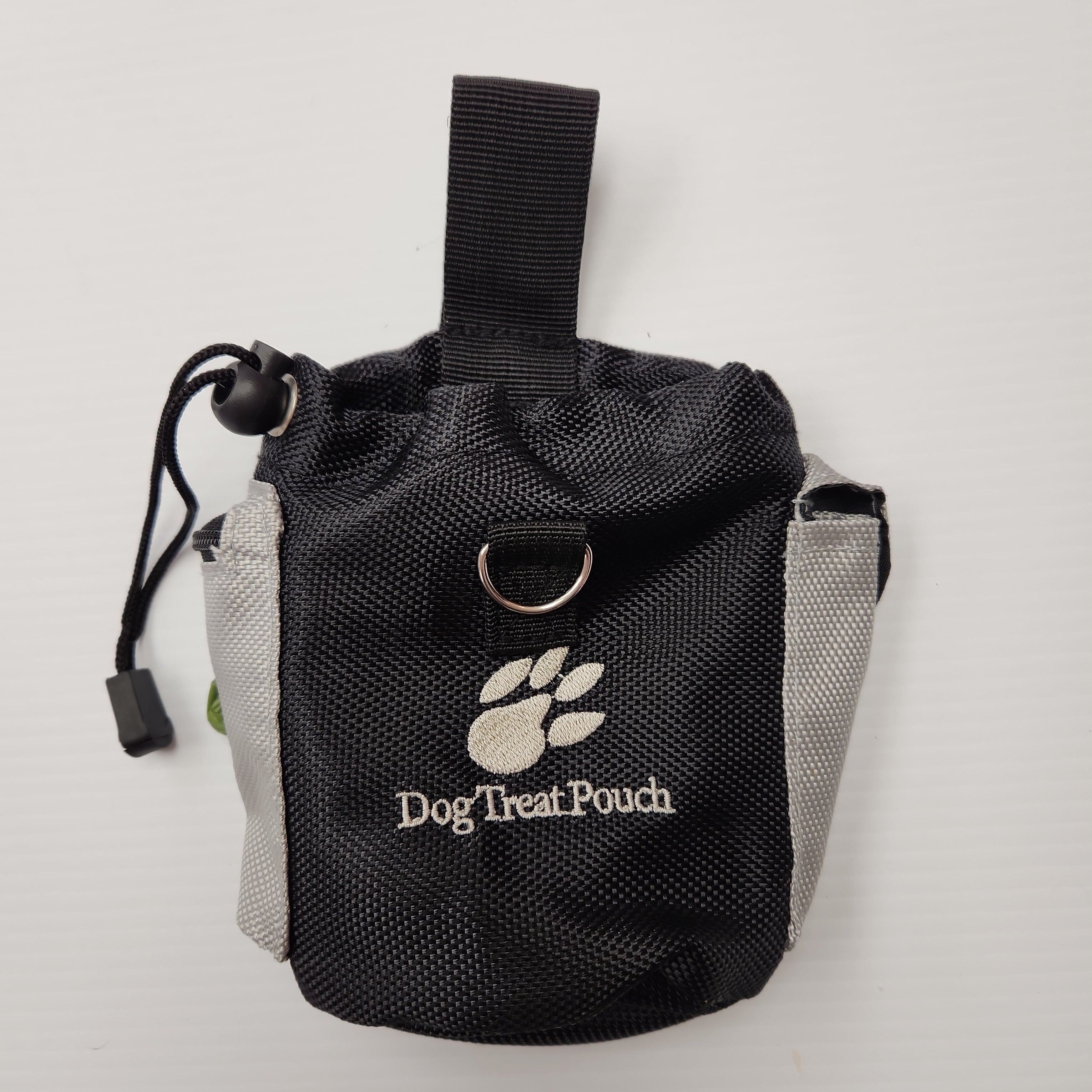 Treat Bag Pouch with Key Pocket, Poop Bag Dispenser, 15 Poop Bags Hooks on Belt or Pockets